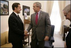 [Sarkozy+Bush.bmp]
