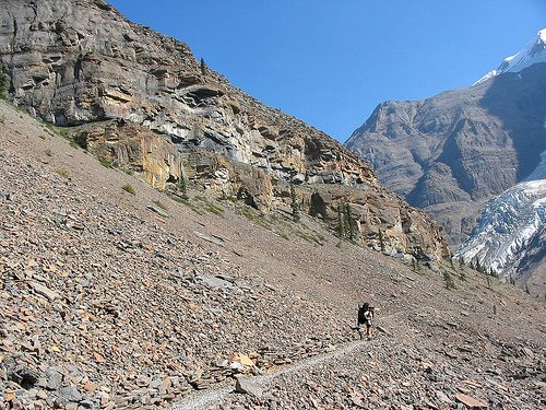 [Berg+Lake+Trail+-+approaching+Berg+Lake+on+scree+trail+by+handslive.jpg]