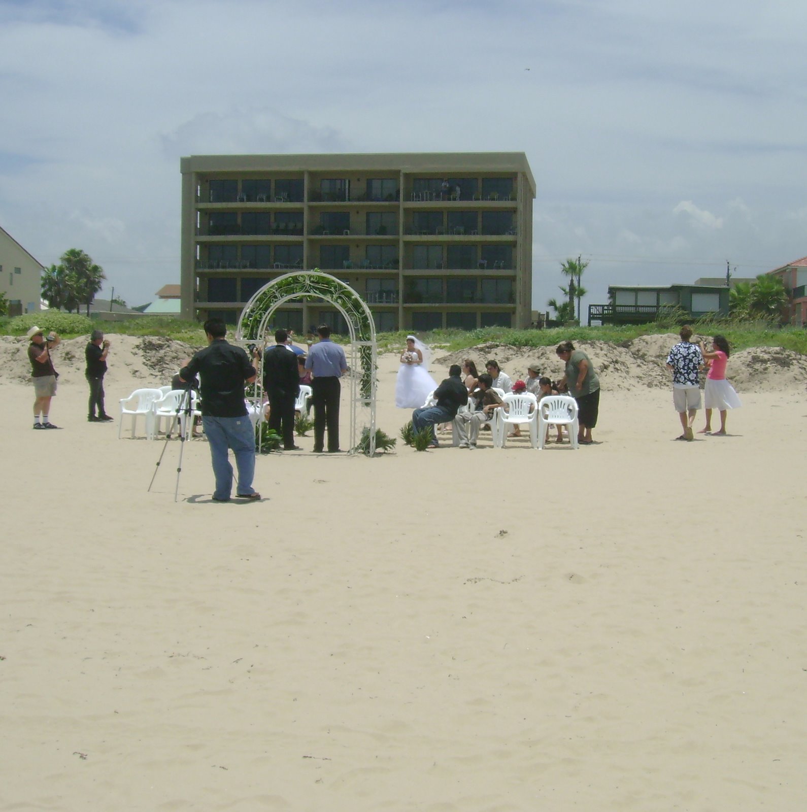 [Wedding+on+the+Beach.jpg]