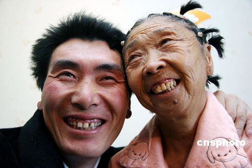 [Liao+Ning+Old-Young+Couple.jpg]