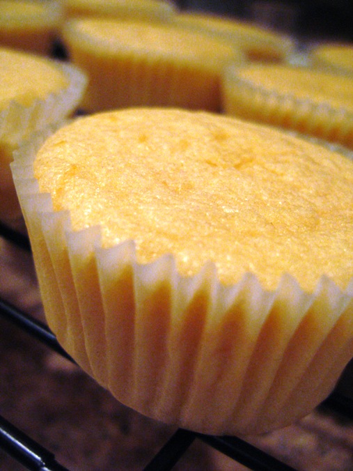 [lemon+cupcakes+baked+closeup.jpg]