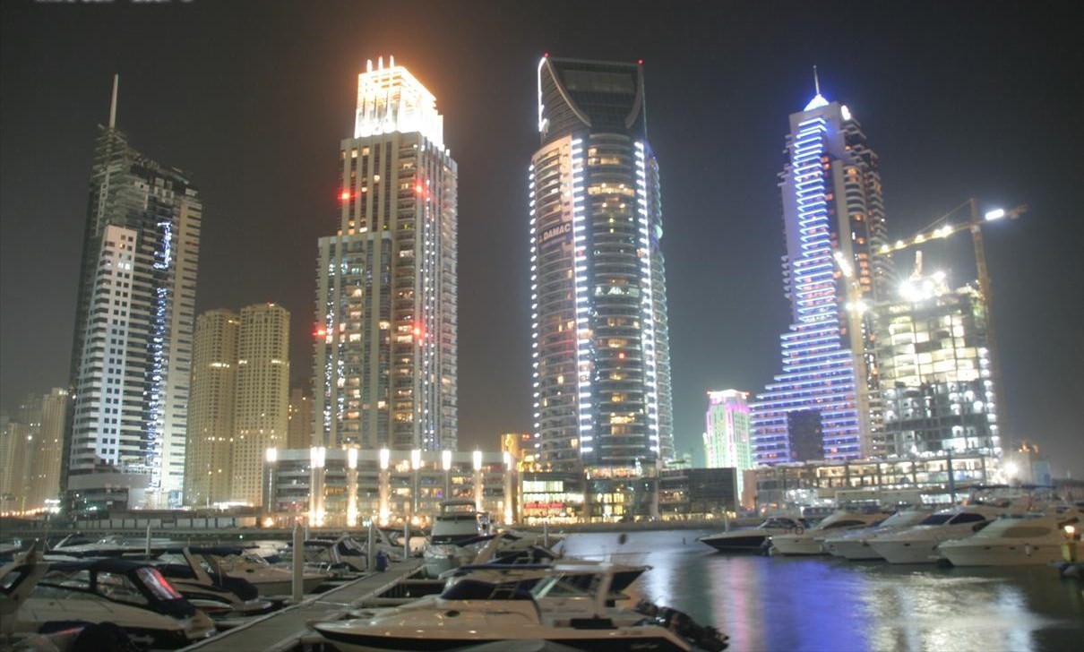 [Dubai_Marina_at_Night_on_27_February_2007.jpg]