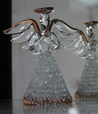 [glass+and+gold+angel.JPG]