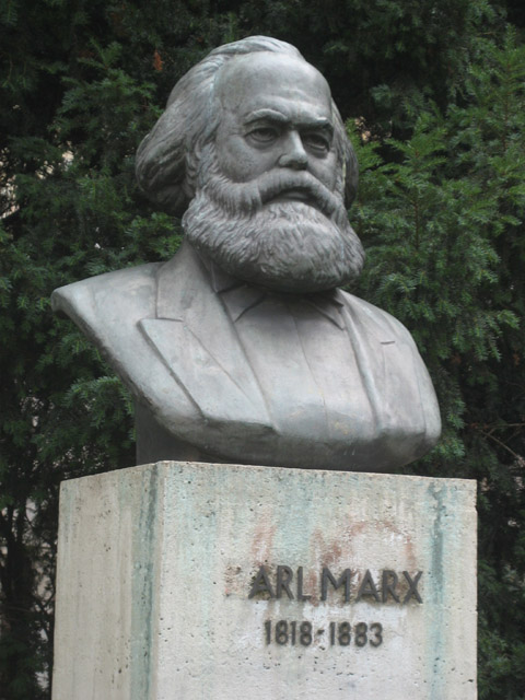 [Berlin-Est_25-08-2007_Karl-Marx.jpg]