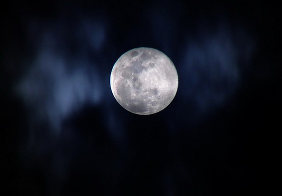 [moon+cloudy.jpg]