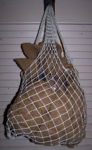 [net-bag-with+-knitting-small.jpg]