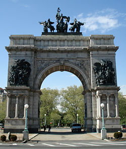 [250px-The_Soldiers_and_Sailors_Memorial_Arch_at_Grand_Army_Plaza.jpg]