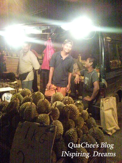 [durian_sale.jpg]