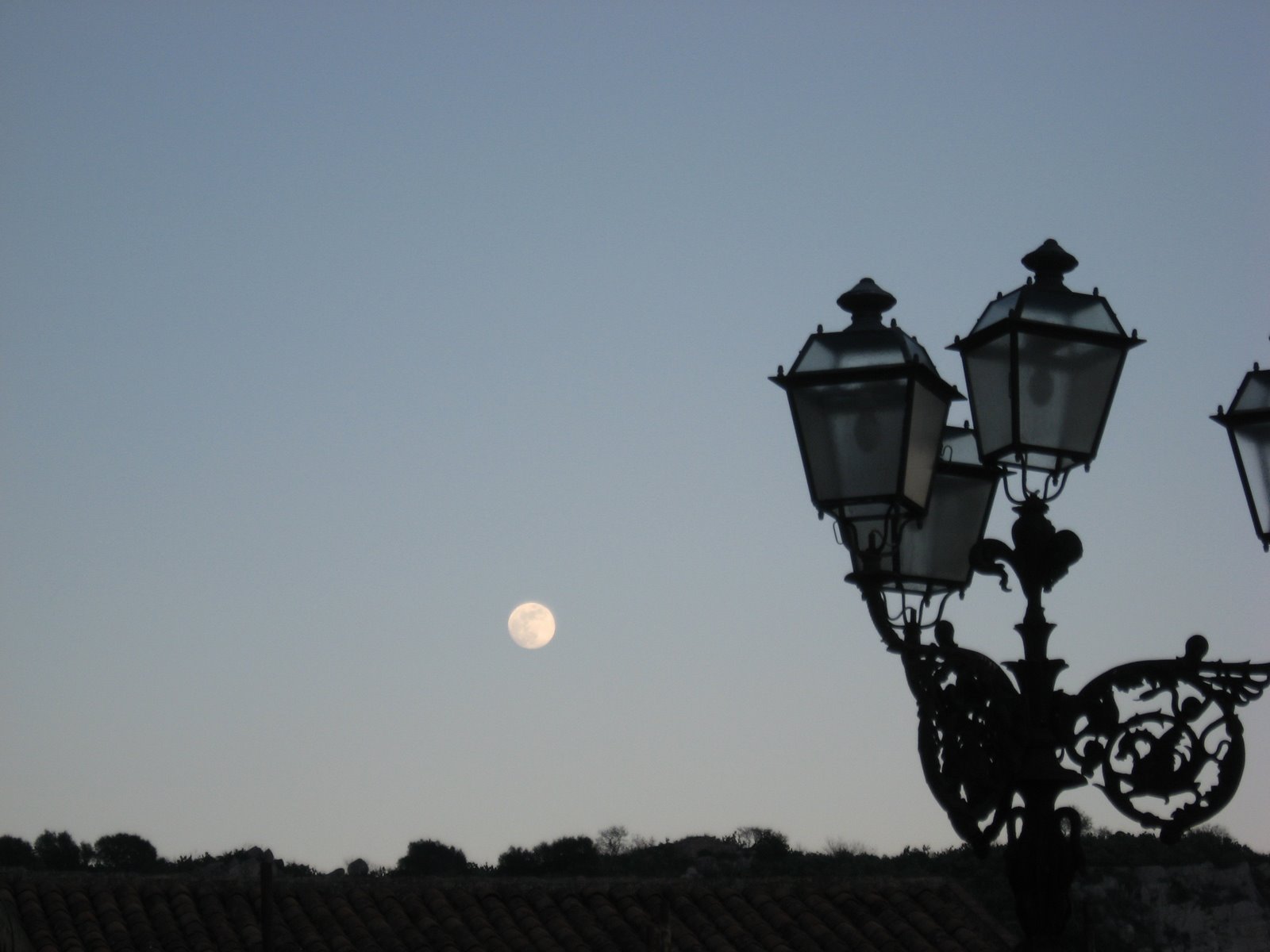 [Ricordati+di+guardare+la+luna....Taormina,21+gennaio+2008.jpg]