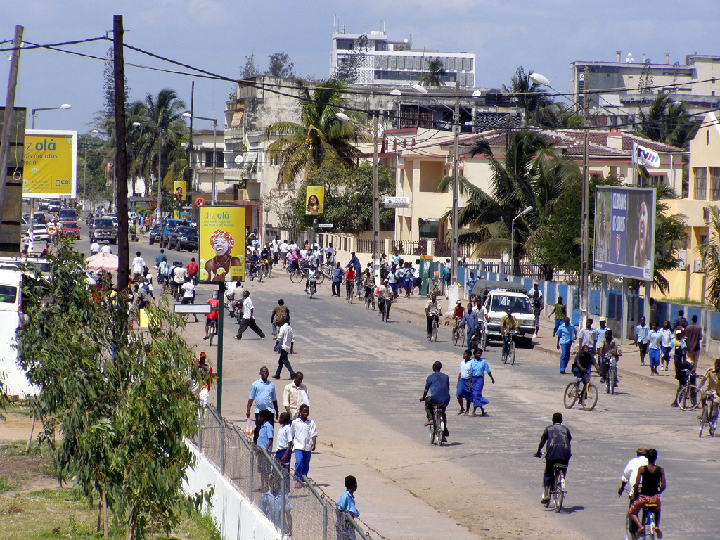 [Quelimane+Out+2007+by+rhnoakes.jpg]