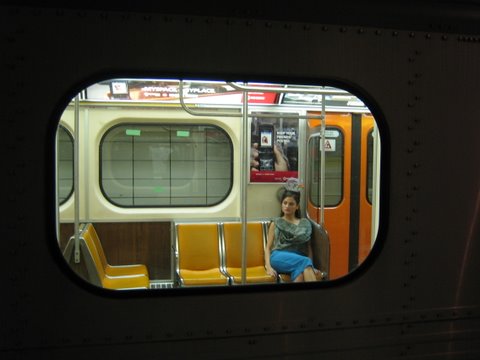 [Model+on+subway+016.jpg]