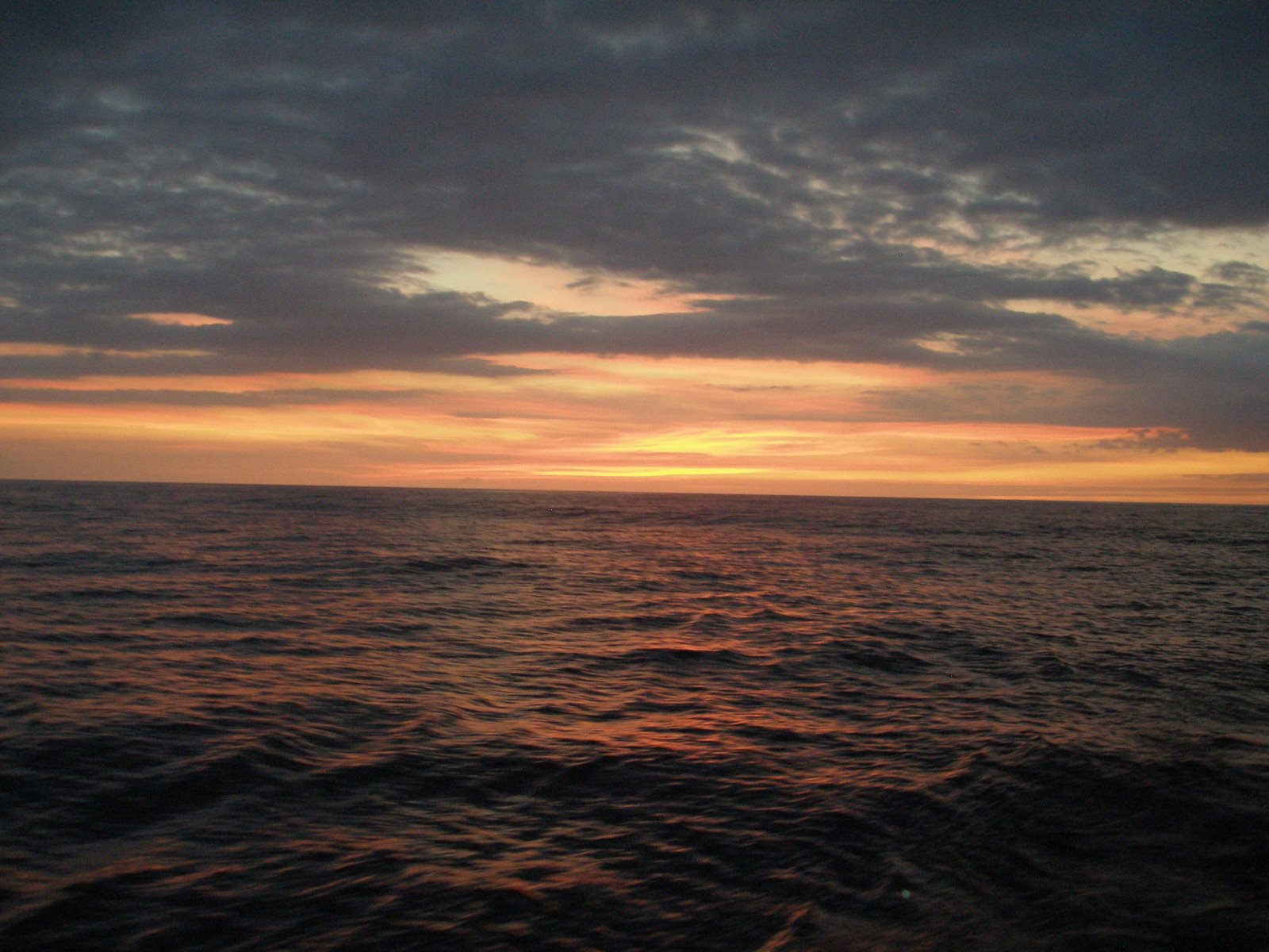 [boat+sunset+001.jpg]