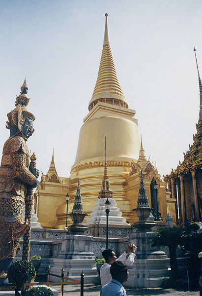 [411px-Bangkok-Wat_Phra_Kaeo-Phra_Sri_Rattana.jpg]