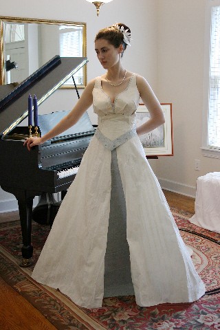 [weird+toilet+paper+wedding+dress.jpg]