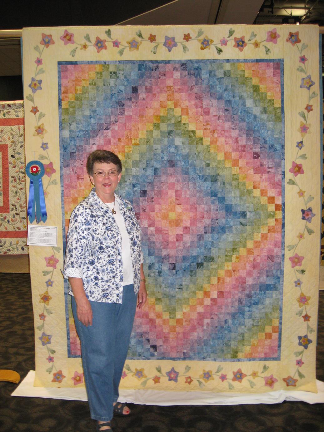 [Sharon+and+her+quilt.JPG]