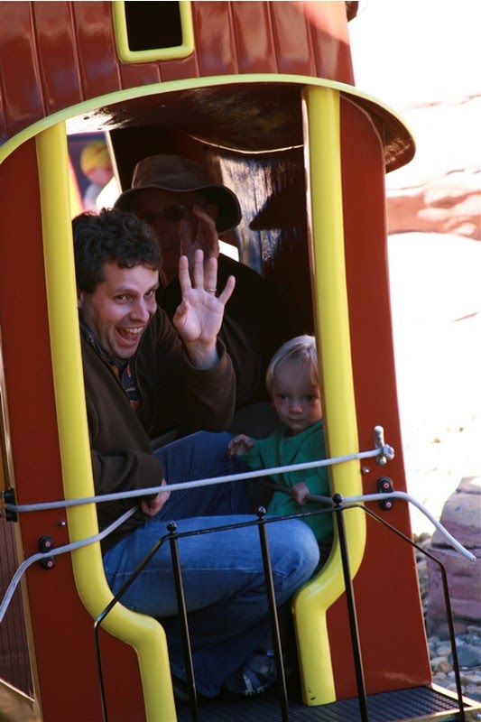 [Movieworld+Isaac+and+steve+in+the+train.jpg]