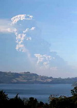 [Volcan+Chaiten+y+lago.jpg]