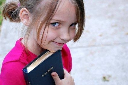 [little+girl+with+bible.JPG]