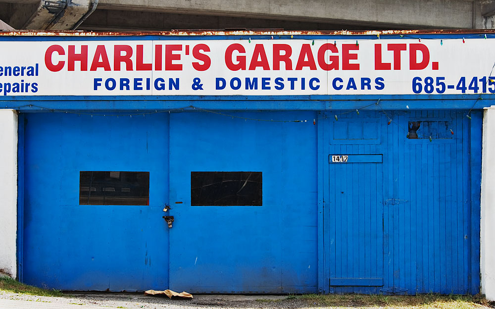 [charlie's+garage.jpg]