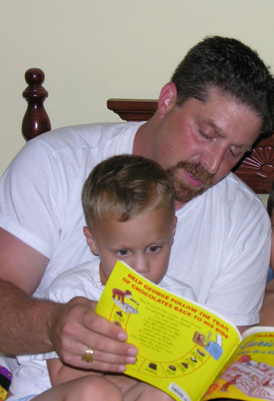 [daddy+reading.jpg]