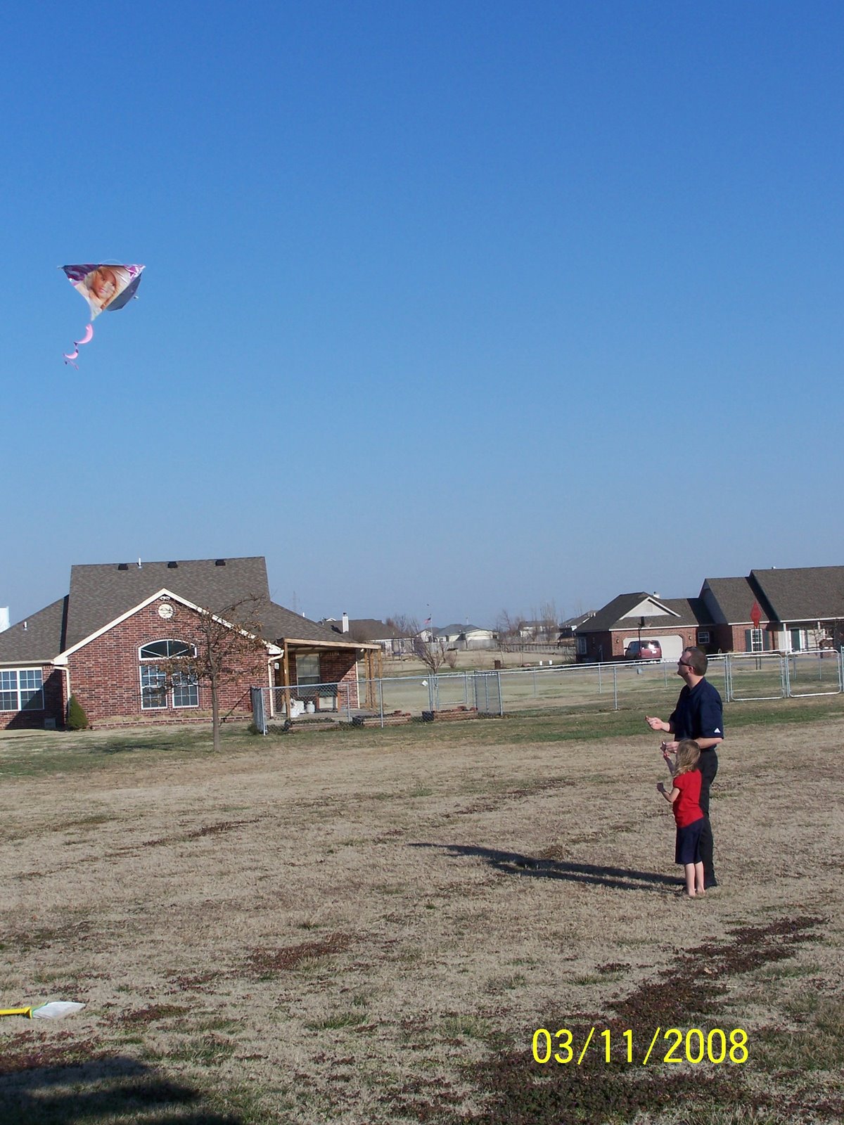 [a+and+daddy+flying+kite+03_08.jpg]