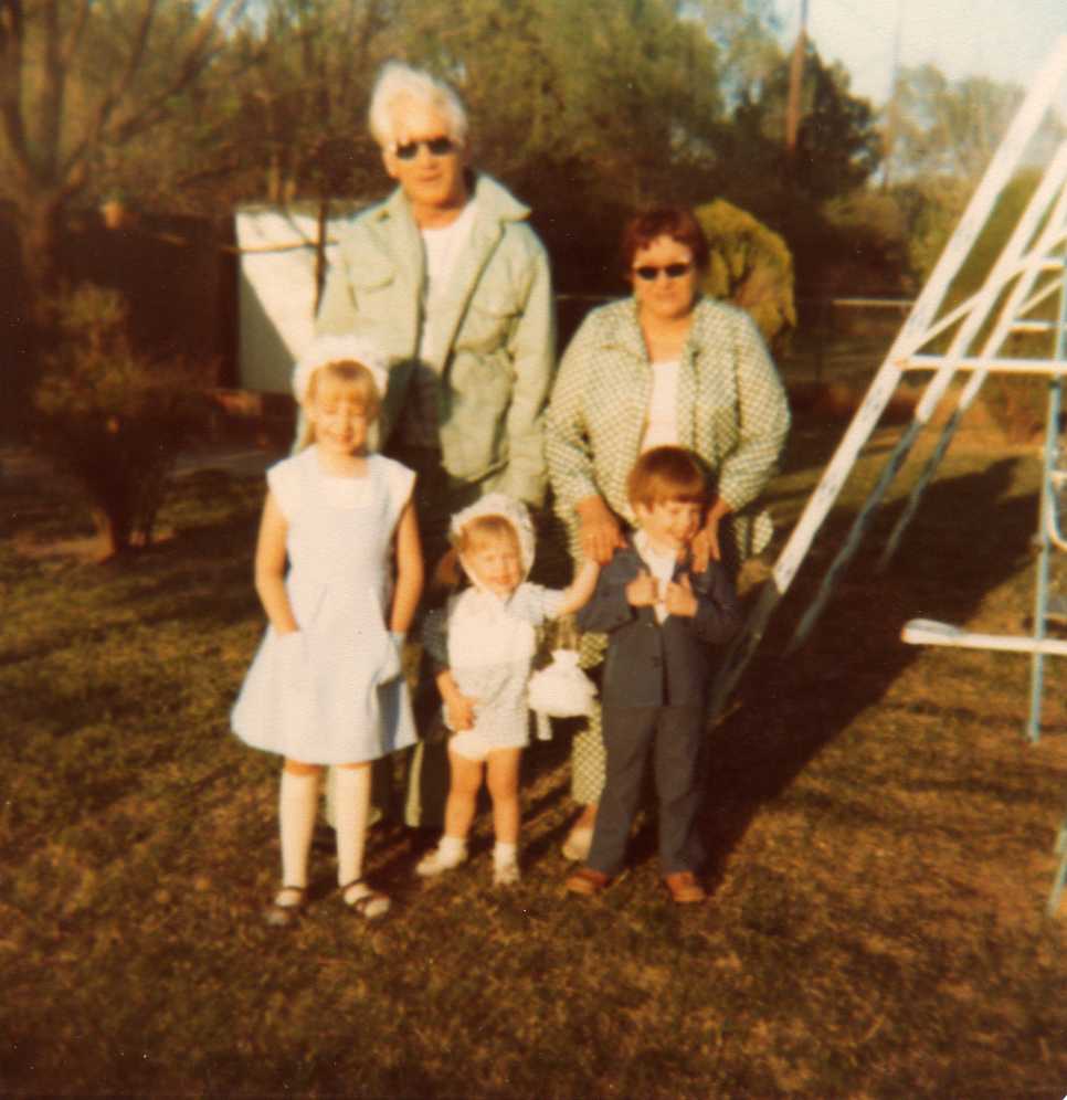 [1978+-+Easter+-+Papa,+Gammy,+Christy,+Angie+&+Eric.jpg]