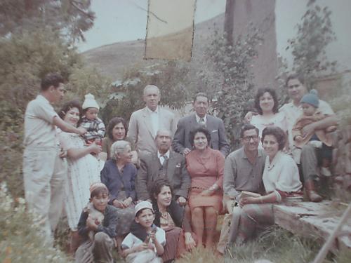 Bisabuelo Vicente Vizcarra con hijos, yernos (as) nietos y bisnietos en Huaro, marzo1963.