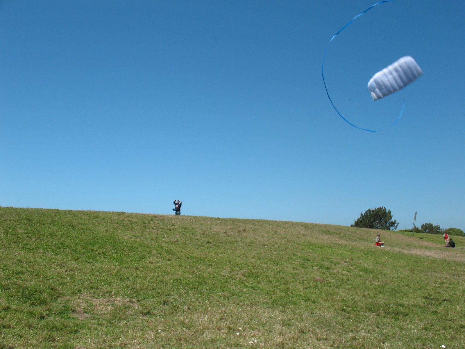 [Byron's+kite.JPG]