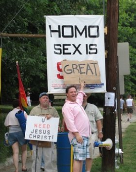 [anti-gay-protesters.jpg]