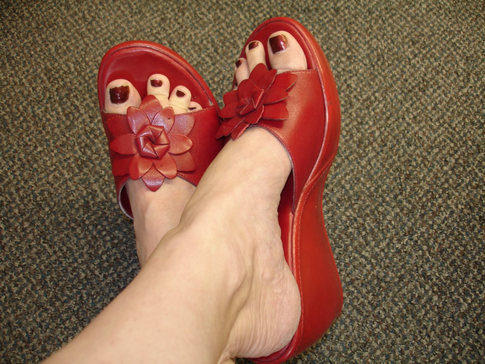 [my+new+red+shoes.JPG]