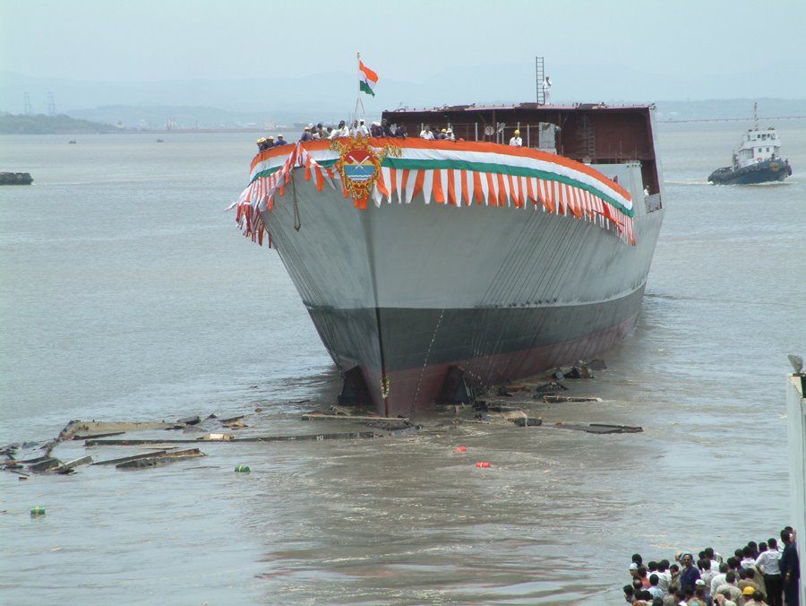 [SATPURA-+The+SECOND+stealth+frigate+being+launched+at+Mazagon+Dock.jpg]