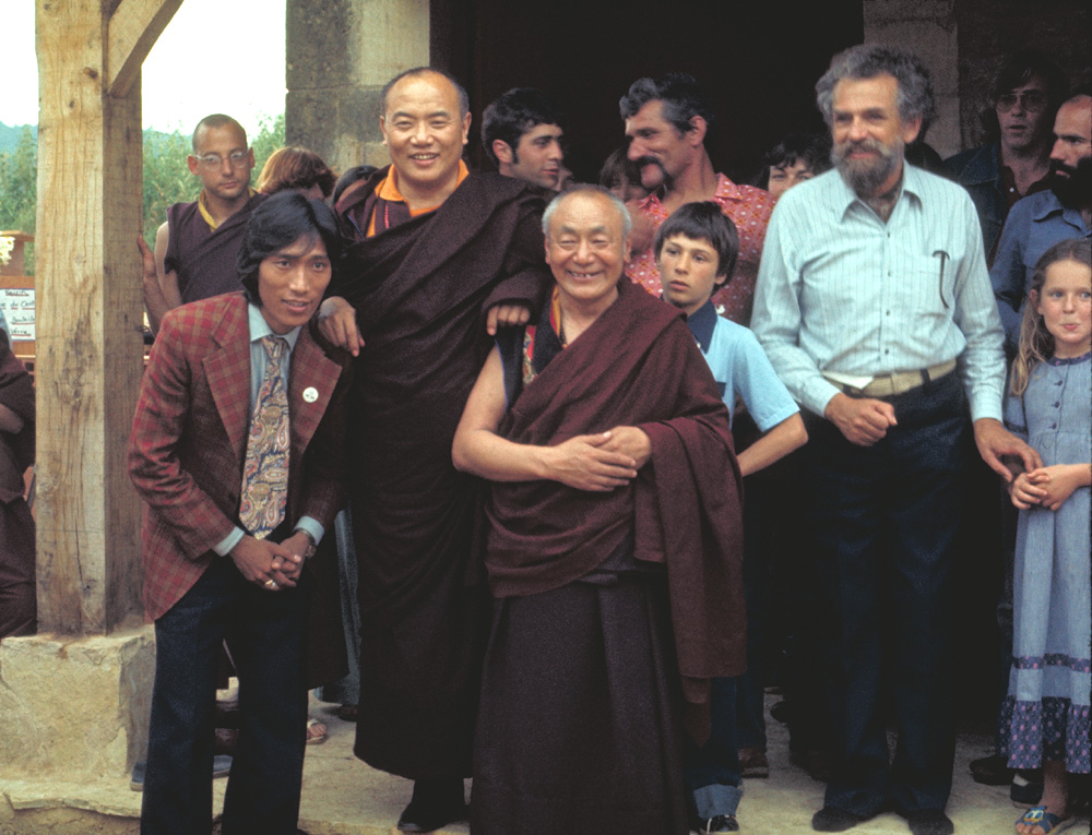[Karmapa+&+Gendun+Rinpoche+France.jpg]