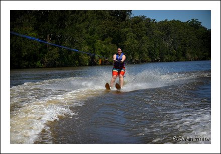 [2007-12-29+Water+skiing+(16)+resized.jpg]