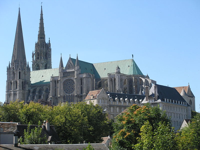 [800px-Chartres_cathedral.jpg]