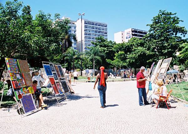 Artistas varios en una plaza de Río