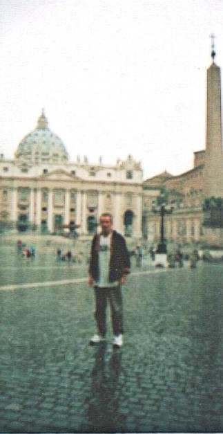 Paradito en las puertas del Vaticano...