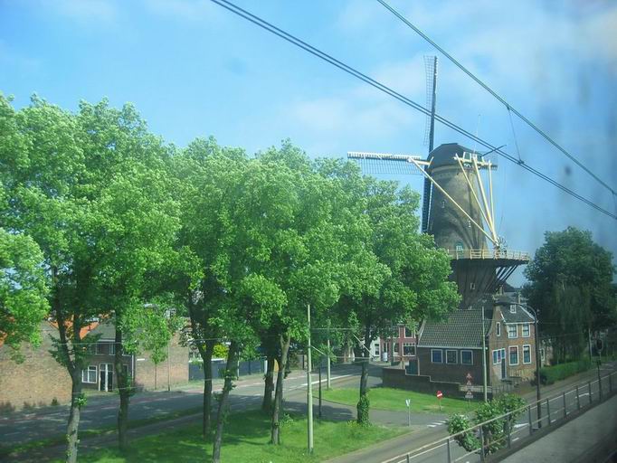[2008.06-Dutch+Runner.01.Holland+windmills.jpg]