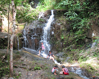 Kids playing at Ton Sai falls
