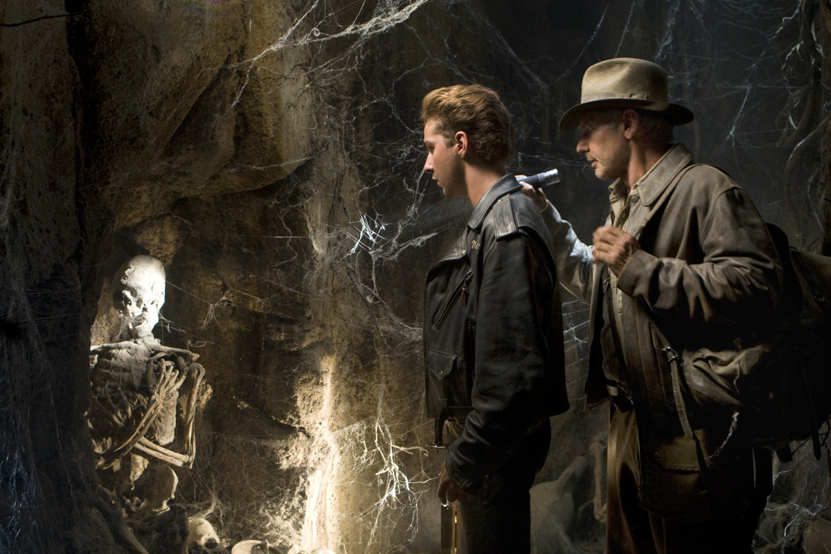[indiana_jones_and_the_kingdom_of_the_crystal_skull_movie_image_harrison_ford_and_shia_labeouf_l12.jpg]
