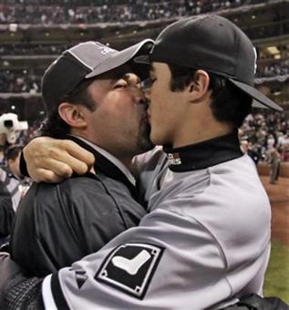[baseball-kiss.jpg]