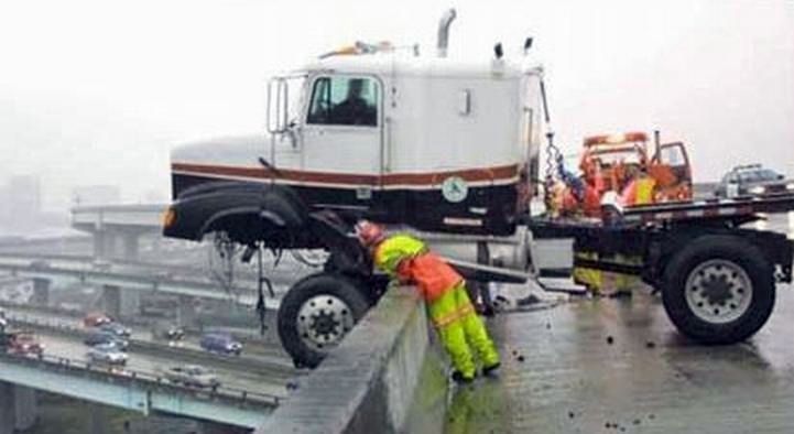 [truck_accidents_005.jpg]