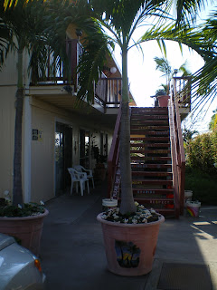 Entrance to the Kona hostel