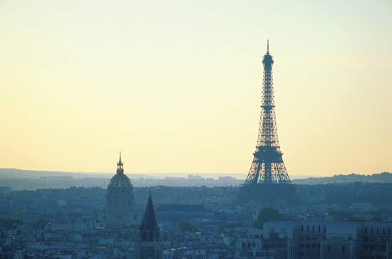 [Paris-skyline.jpg]