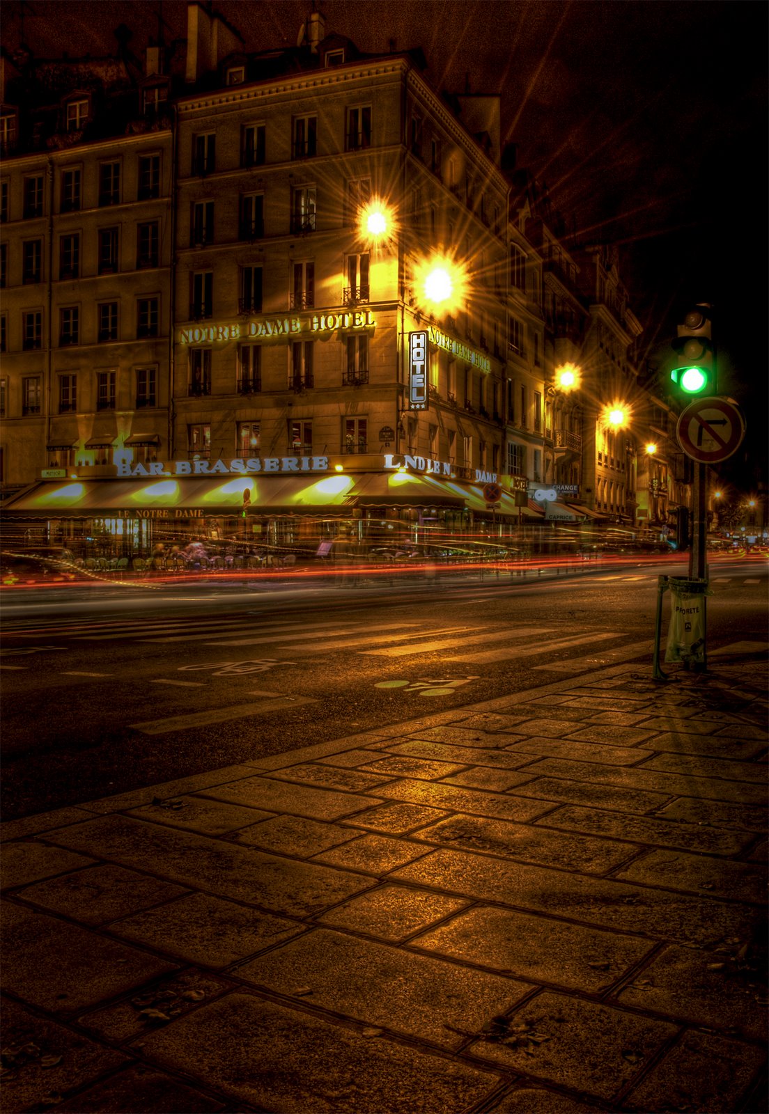 [Dark+Parisian+night.jpg]