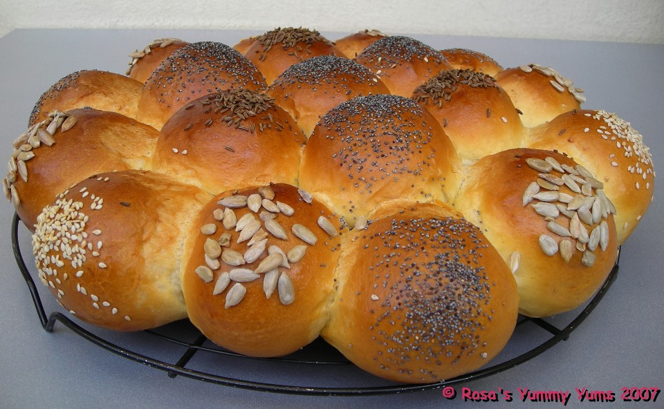 Rosa&amp;#39;s Yummy Yums: GERMAN PARTYBROT (PARTYBREAD)