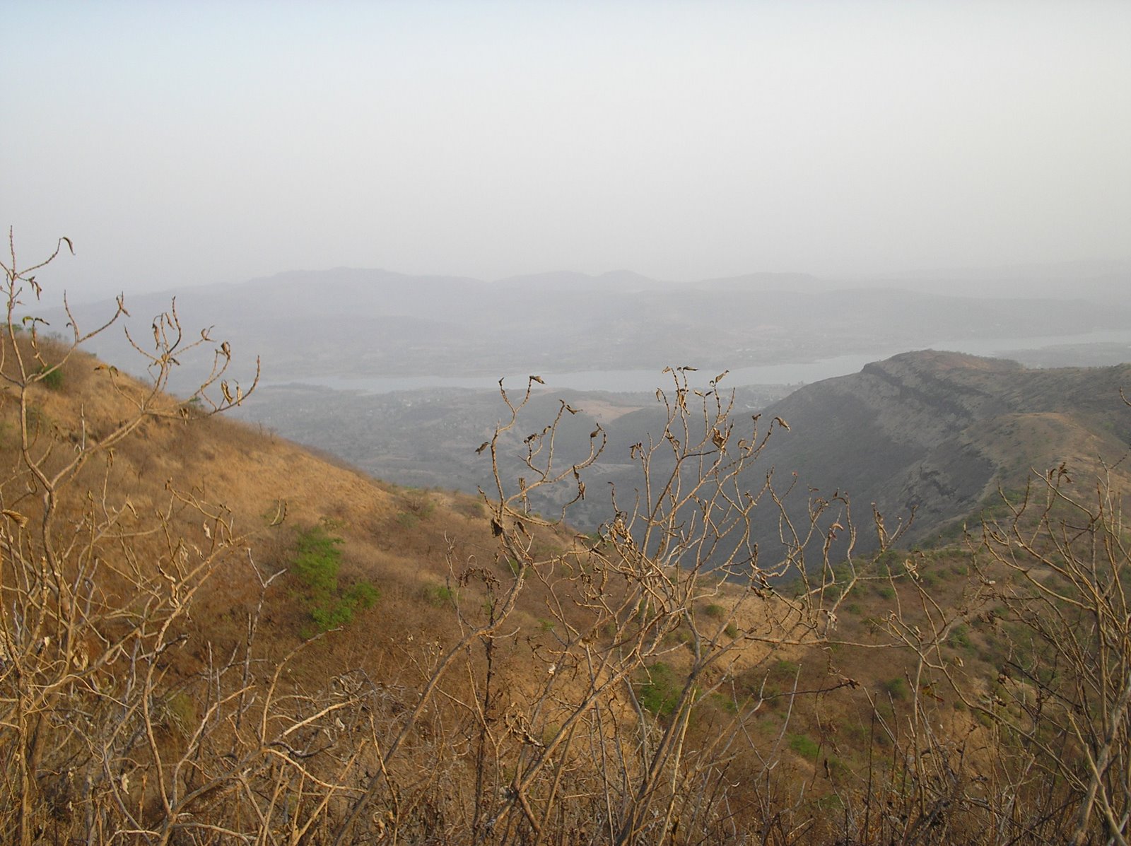 [sinhgad+view+from+the+top.JPG]