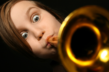 [Girl+with+trumpet.jpg]